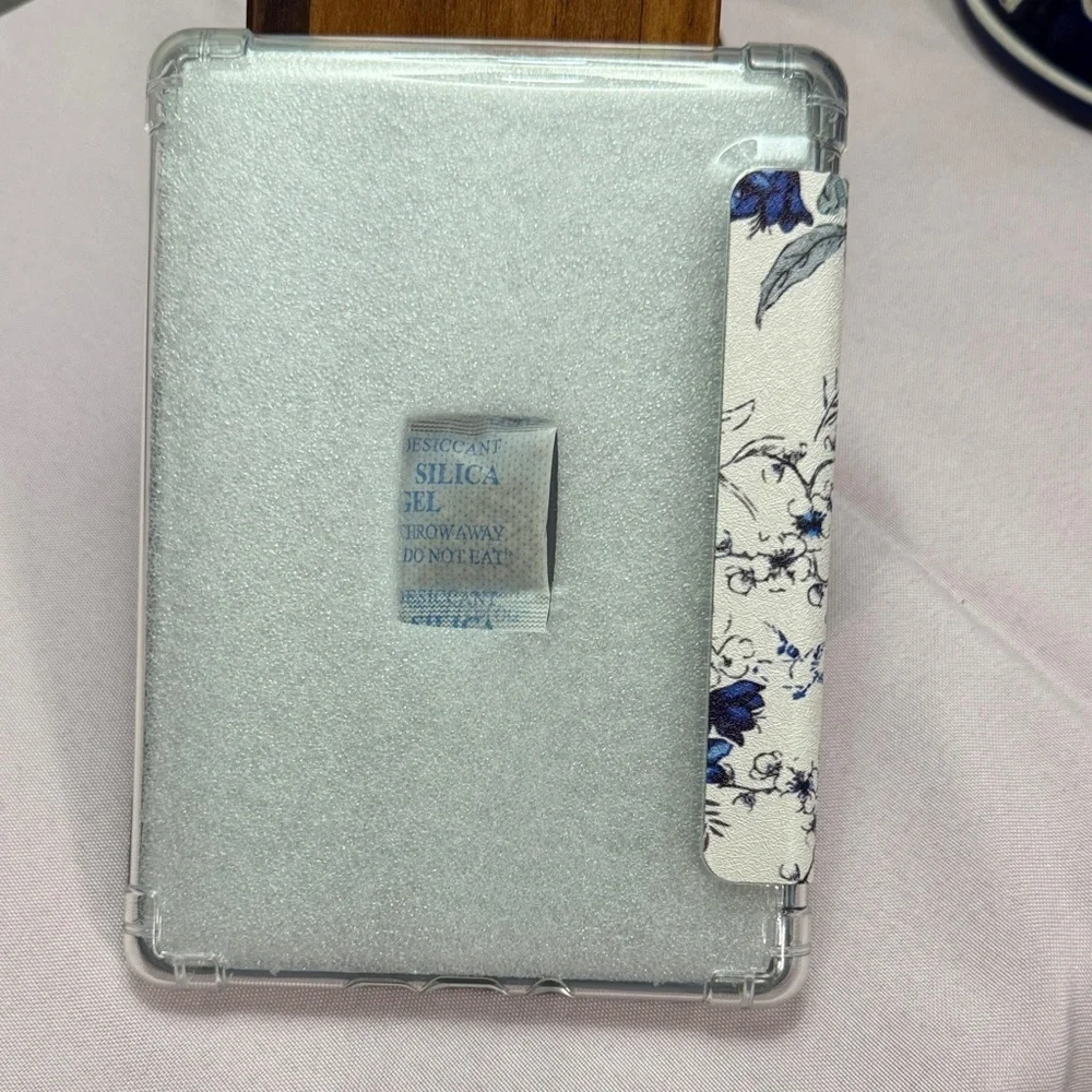 Kindle Paperwhite Kindle Case Floral White & Blue Pattern